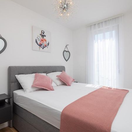 Apartment Alegria In Okrug With Heated Pool, Sea View, Jacuzzi, Wifi Trogir Exterior foto
